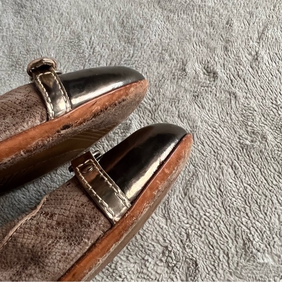 AGL Attilio Giusti Leombruni Jody Cap Toe Buckle Wedge Ballet Flat Patent Gold - Picture 12 of 17